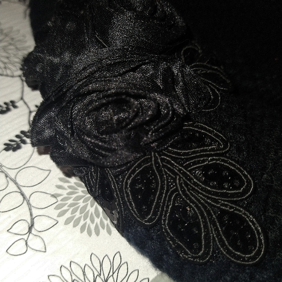 C. C Exclusives Black Knit-style Hat - Picture 3 of 8